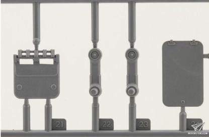 Picture of T34-85 With 5 RESIN FIGURE