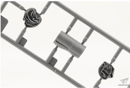 Picture of T34-85 With 5 RESIN FIGURE