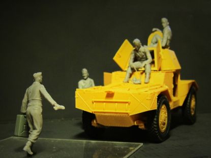 Picture of Germany Armoured Vehicle Crew (1941-1942) (4 figures and cat)  