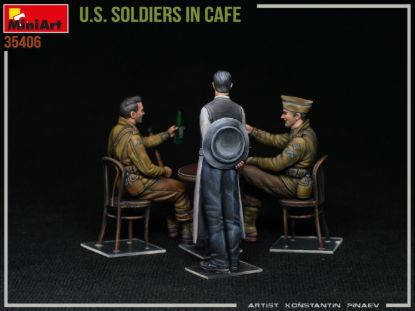 Picture of U.S. Soldiers in Cafe